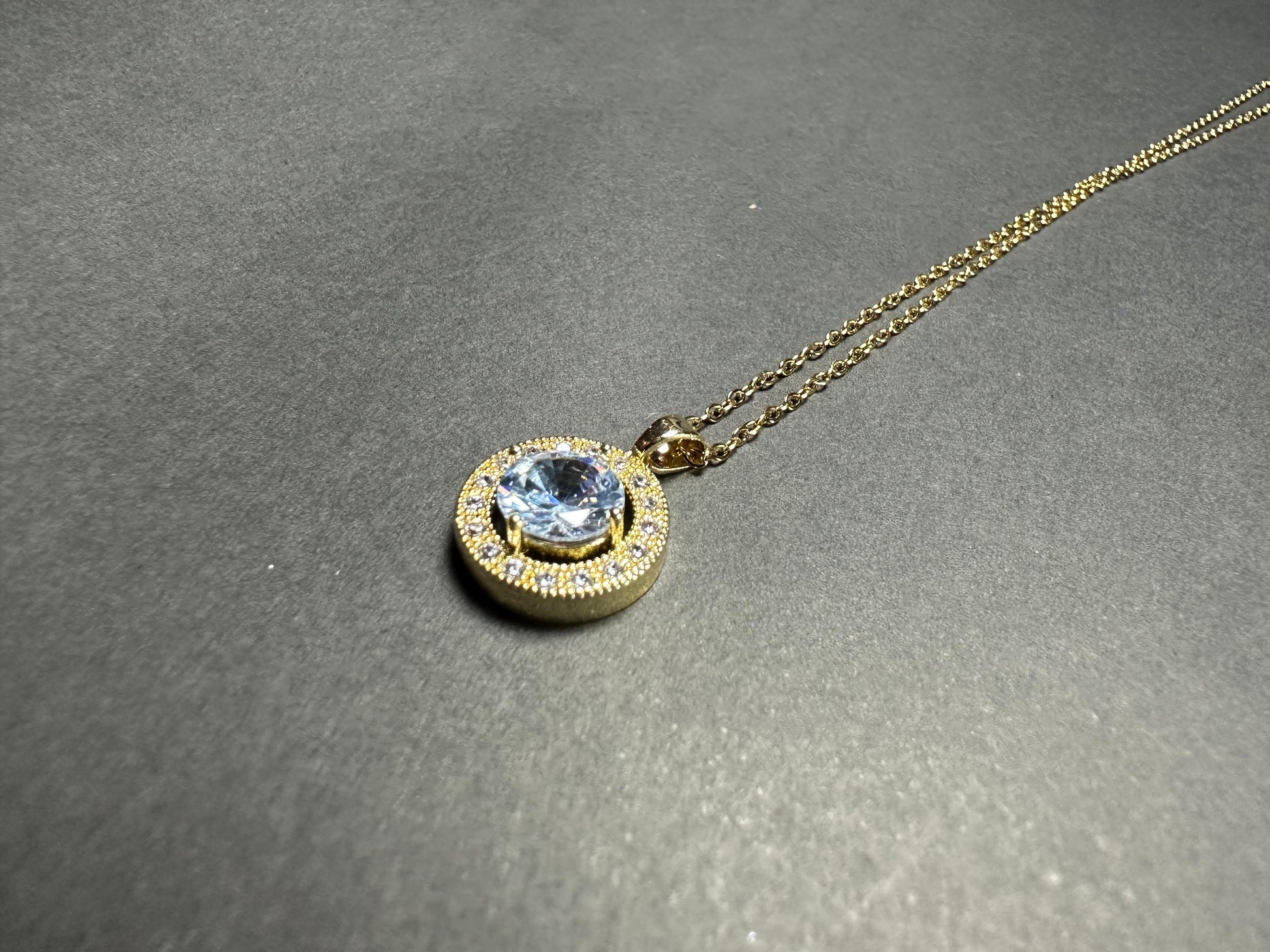 round pendant necklace